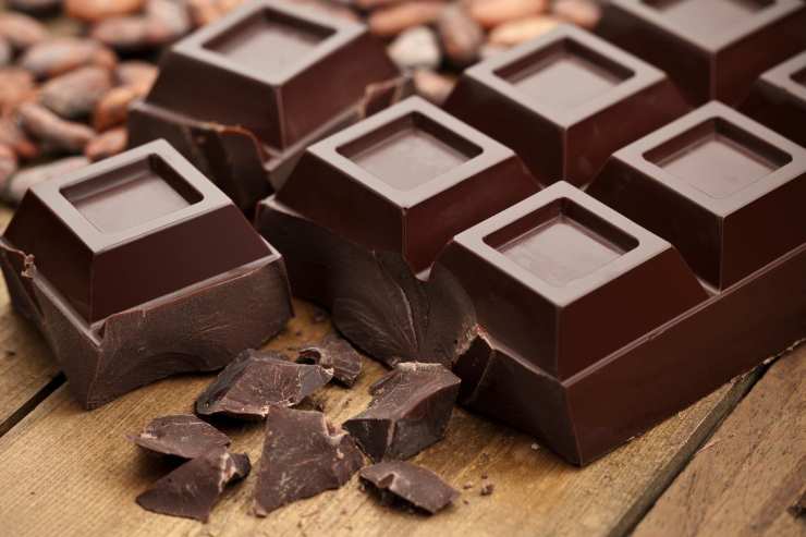 Mousse con cioccolato e avocado