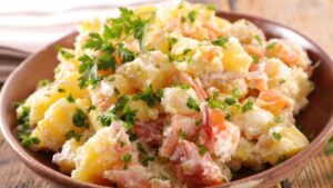 Insalata di patate, gamberi e ceci
