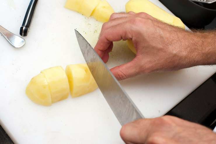 Insalata di patate, gamberi e ceci