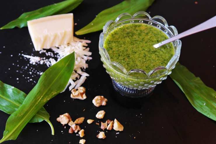 pasta pesto zucchine e pomodori secchi