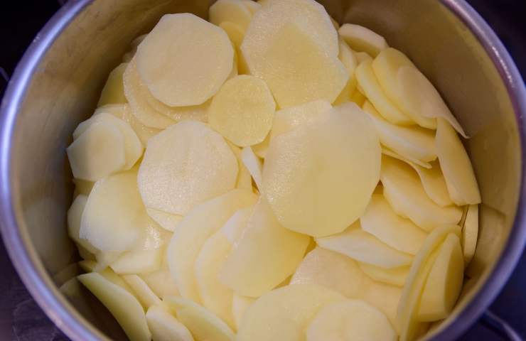 patate tagliate sottili