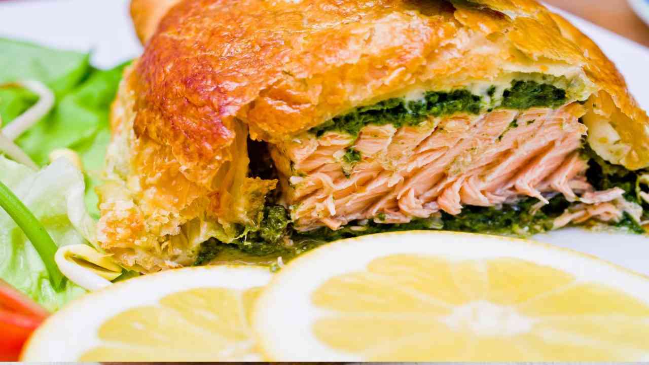 salmone con spinaci in crosta